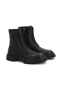 Mustad mustad nahast keskmise säärega saapad, ümmarguse ninaga, pitsiga ees ja külgede lukuga. Tootel on täiendav haardev rubberi tallad, mis tagab vastupidavuse.