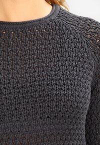 QS Sweter