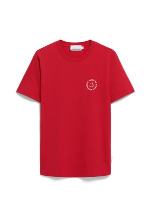 Rode katoenen t-shirt met korte mouwen, met een ronde halslijn en een kleine witte smiley graphic op de linkerborst.
