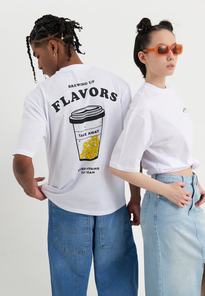 YOURTURN UNISEX - Potiskana majica - white