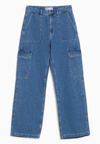 Modré džínové cargo kalhoty s volným střihem, čtyřmi kapsami, poutky na opasek a zapínáním na zip. Materiál má hladkou texturu.