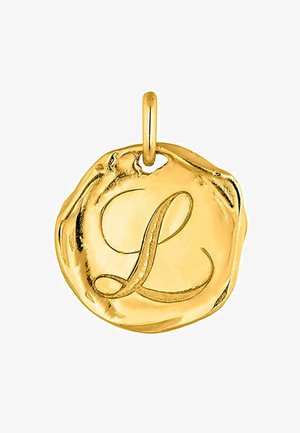 Colgante de oro con un diseño circular texturizado, que presenta una letra "L" estilizada grabada en el centro y un lazo para su sujeción.