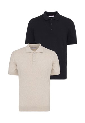 Két rövid ujjú galléros póló, az egyik világos bézs, a másik fekete, mindkettő háromgombos eleje és bordázott ujjai és alja van.