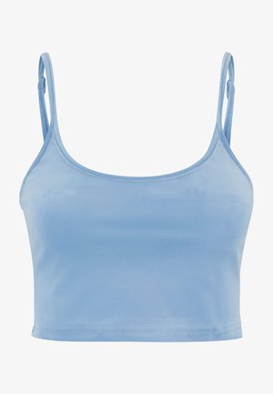 Jasnoniebieski krótki top na ramiączkach wykonany z gładkiego materiału. Posiada cienkie, regulowane ramiączka oraz prosty, minimalistyczny design bez wzorów czy ozdób.