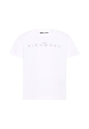Biały t-shirt z krótkim rękawem z tekstem "JOHN RICHMOND" napisanym małymi czarnymi literami na wysokości klatki piersiowej.