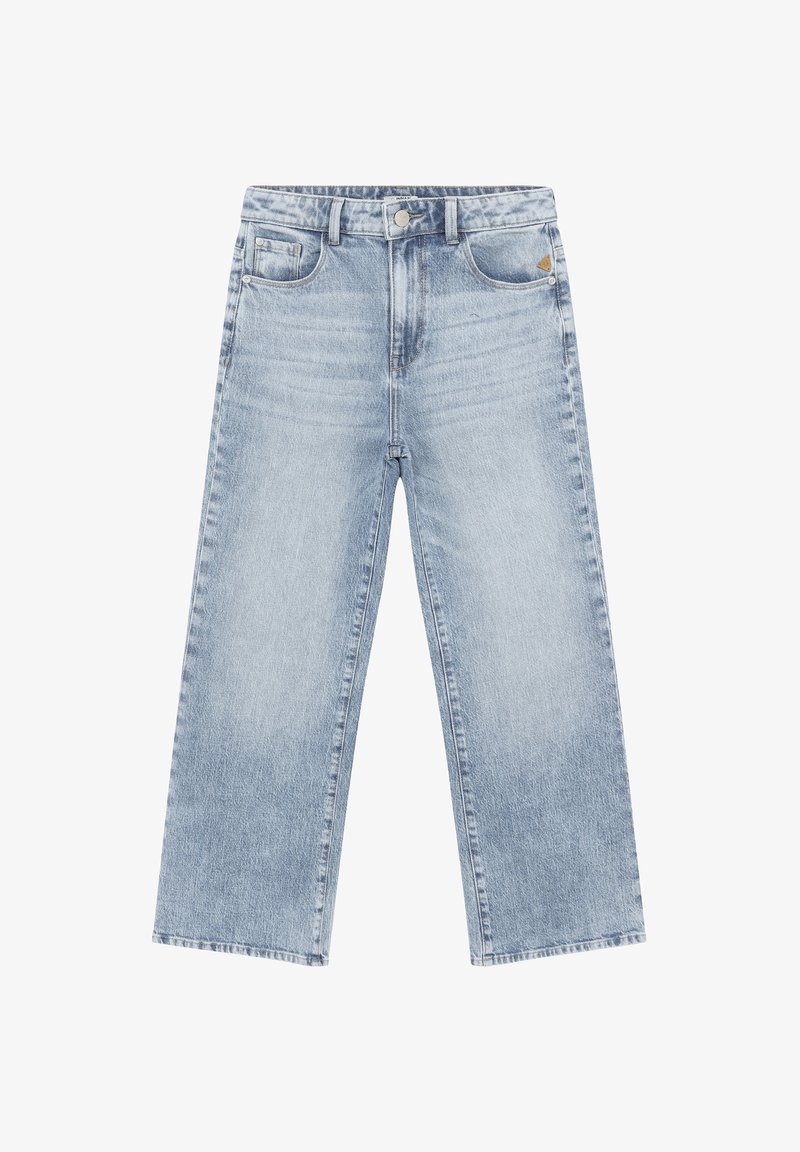 Lichtblauwe denim jeans met een hoge taille, rechte wijde pijpen, knoopsluiting aan de voorkant en een vijfzakkenstijl op een witte achtergrond.