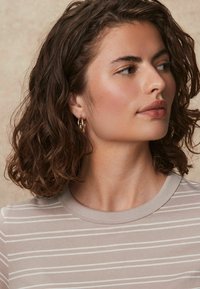 Next ESSENTIAL CREW NECK- REGULAR FIT - Pikkade varrukatega topp - neutral