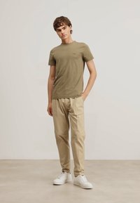 Calvin Klein Paprasti marškinėliai - delta green