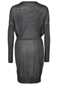 Svart, långärmad, löst sittande stickad klänning med knäppt midja, med en lätt, genomskinlig textur och rak fåll.