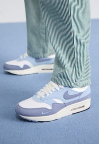 Επιλέχθηκε, sail/ashen slate/light armory blue/black