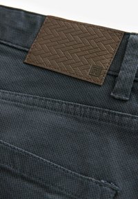 Next BELTED PRINTED STYLE SLIM FIT - Nadrágok - navy blue