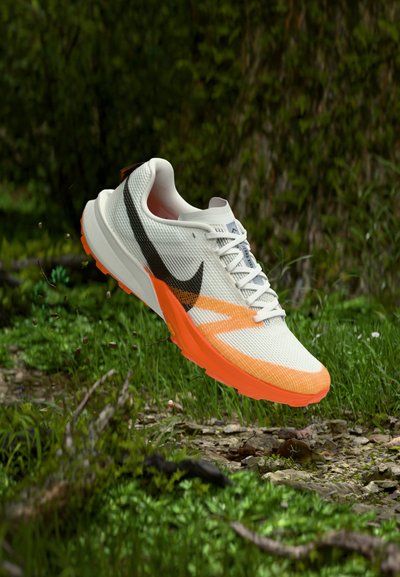 Nike Performance TERRA KIGER 10