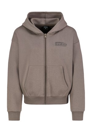 Taupe Kapuzenjacke mit durchgehendem Reißverschluss, Vordertaschen, gerippten Bündchen und Saum sowie kleinem schwarzem Aufdruck auf der linken Brust.