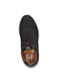 Black sneaker with a textured upper, brown leather accents, white sole, and contrasting stitching. Features laces and a cushioned interior.