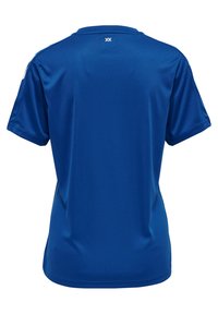 Blå sports T-shirt med korte ærmer, lavet af glat syntetisk stof, med en rund halsudskæring og et logo på den øverste del af ryggen.