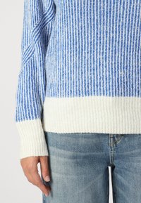 ICHI IHKAMARA LONG SLEEVE STRIPE4 - Pullover - strong blue