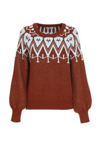 Rostfarbener gestrickter Pullover mit Rundhalsausschnitt, der ein geometrisches weißes Muster im oberen Bereich und gerippte Bündchen sowie Saum hat.