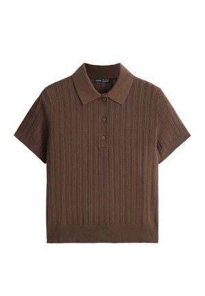 Braunes kurzärmeliges Strick-Poloshirt mit gerippter Struktur und dreiknöpfiger Knopfleiste.