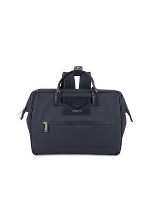 Borsa da viaggio rettangolare in blu scuro, con doppio manico, tasca frontale con zip e logo Lancaster Paris su una toppa a forma di busta.