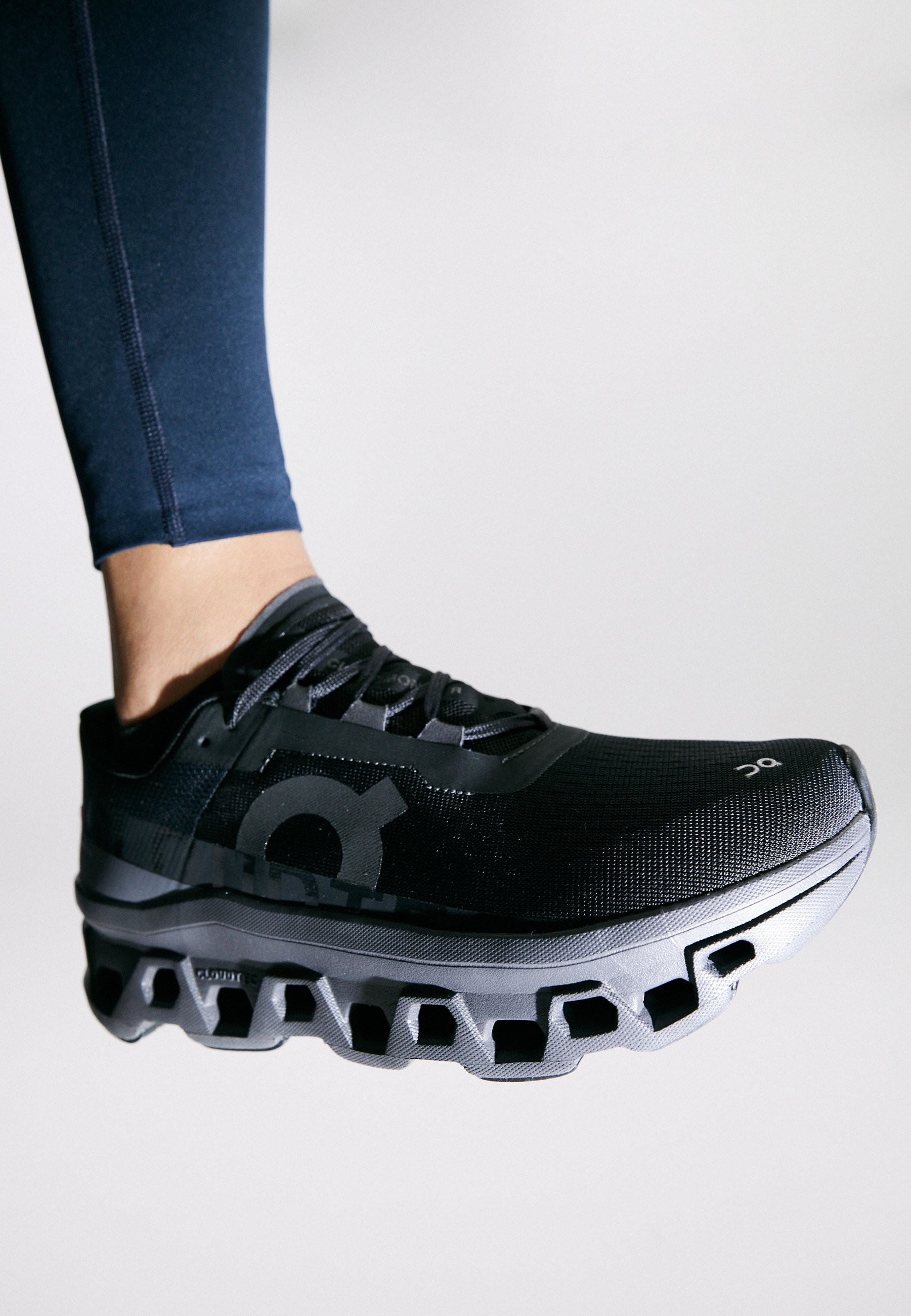 On CLOUDMONSTER - Laufschuh Neutral - black magnet/schwarz  