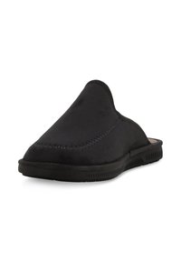 Scarpa slip-on in suede nera con punta tonda, dettagli di cucitura minimi e suola in gomma testurizzata. Il design presenta una finitura superiore liscia.