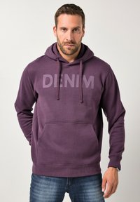 Felpa viola con tasca frontale a marsupio, caratterizzata da una grande stampa "DENIM" sul petto. Realizzata in tessuto morbido e strutturato.