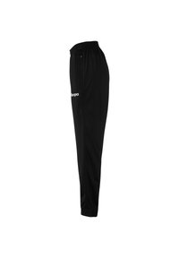 Sorte træningsbukser lavet af syntetisk materiale, med elastsik talje, tapered ben og et logo trykt på siden.