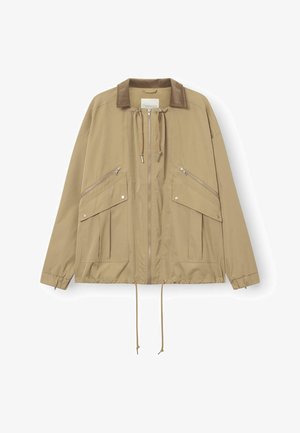 Beige Zip-Jacke mit Cordkragen, Kordelzügen am Kragen und Saum, elastischen Bündchen und mehreren Reißverschluss- und Druckknopf Taschen auf der Vorderseite.