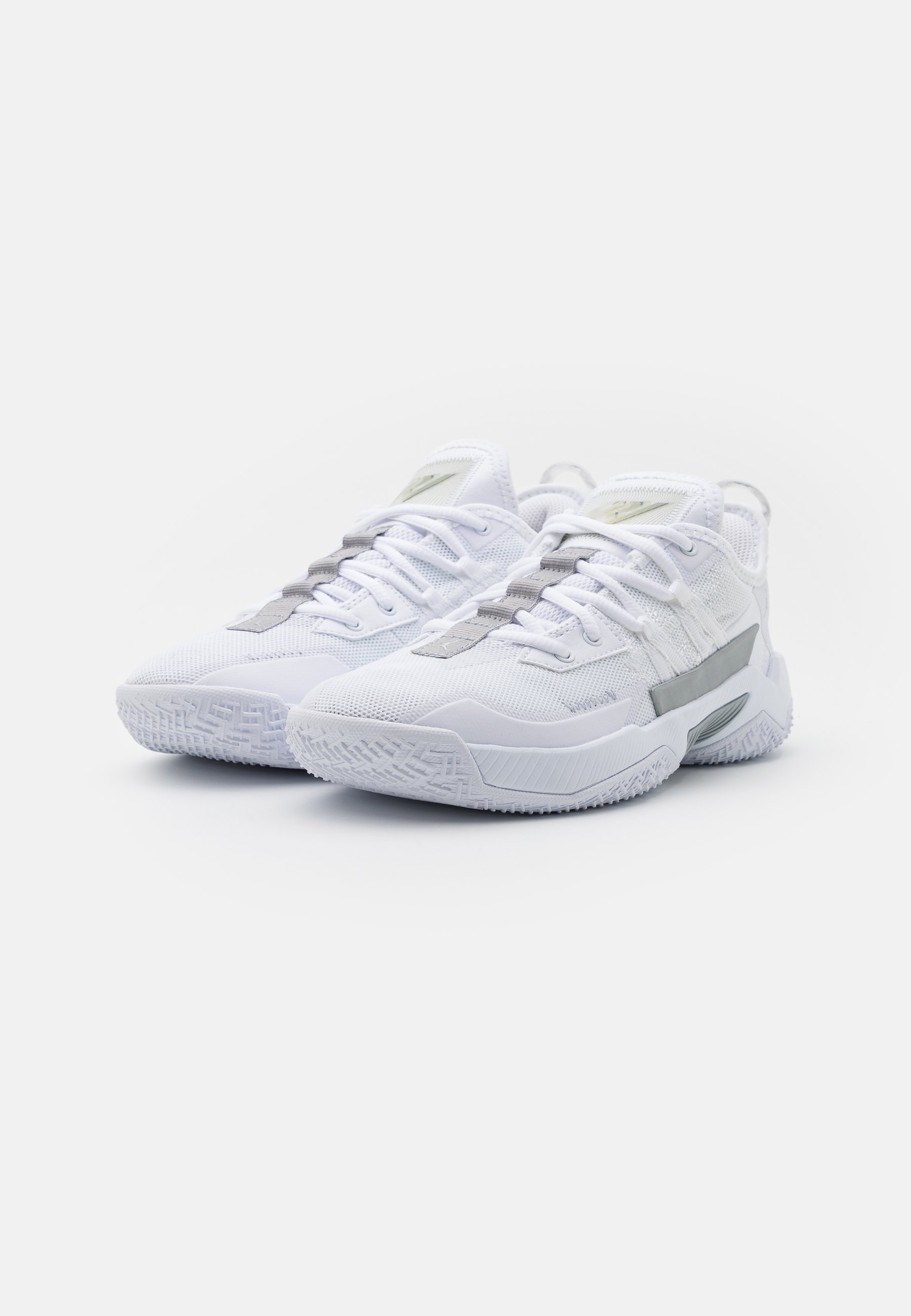 Jordan ONE TAKE II UNISEX - Basketball shoes - white/wolf grey/metallic  silver/white - Zalando.ie