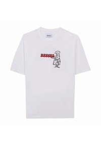 Camiseta de algodón blanca con un dibujo de línea en negro de un chef y el texto "BESSEL" en rojo. Mangas cortas y diseño de cuello redondo estándar.