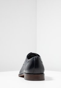 Thumbnail Image 4