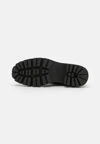 ONLY SHOES Kotníkové boty na platformě - black