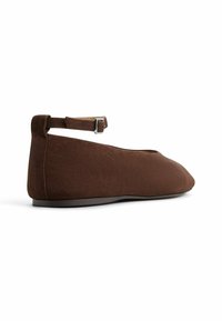ALDO Ballerine con cinturino - dark brown