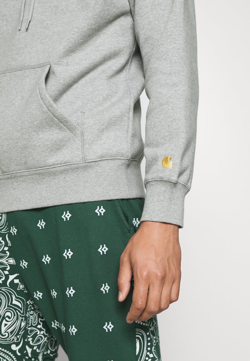 Herren Kapuzenpullover | Carhartt WIP HOODED CHASE Kapuzenpullover grey heather/gold/grau - MX04645 Herren Kapuzenpullover | Carhartt WIP HOODED CHASE Kapuzenpullover grey heather/gold/grau - MX04645