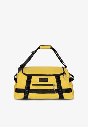 Bolsa de lona amarilla con correas negras y acolchado en la asa, bolsillo delantero con cremallera y correa de hombro ajustable, marca Eastpak.