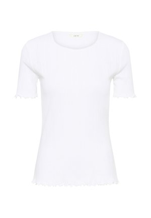 Hvid kortærmet strikbluse med rund hals, subtil lodret ribstruktur og bølgede kanter på ærmer og kant.