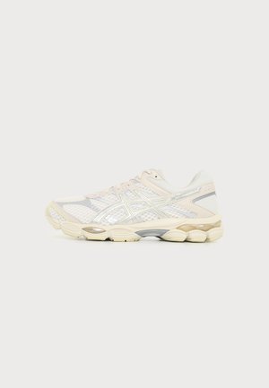 ASICS SportStyle, GEL CUMULUS UNISEX - Sneakers low - cream/pure silver