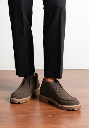Kebello, Bottines à lacets - marron