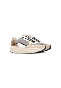 Sneakers beige e bianche con pannelli in rete e pelle. Lacci neri, un accento dorato e una suola testurizzata. Punta arrotondata e design sportivo.