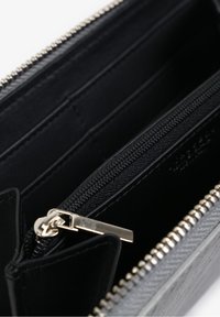 Scalpers WITH ENGRAVED CROCODILE - Punge - silver