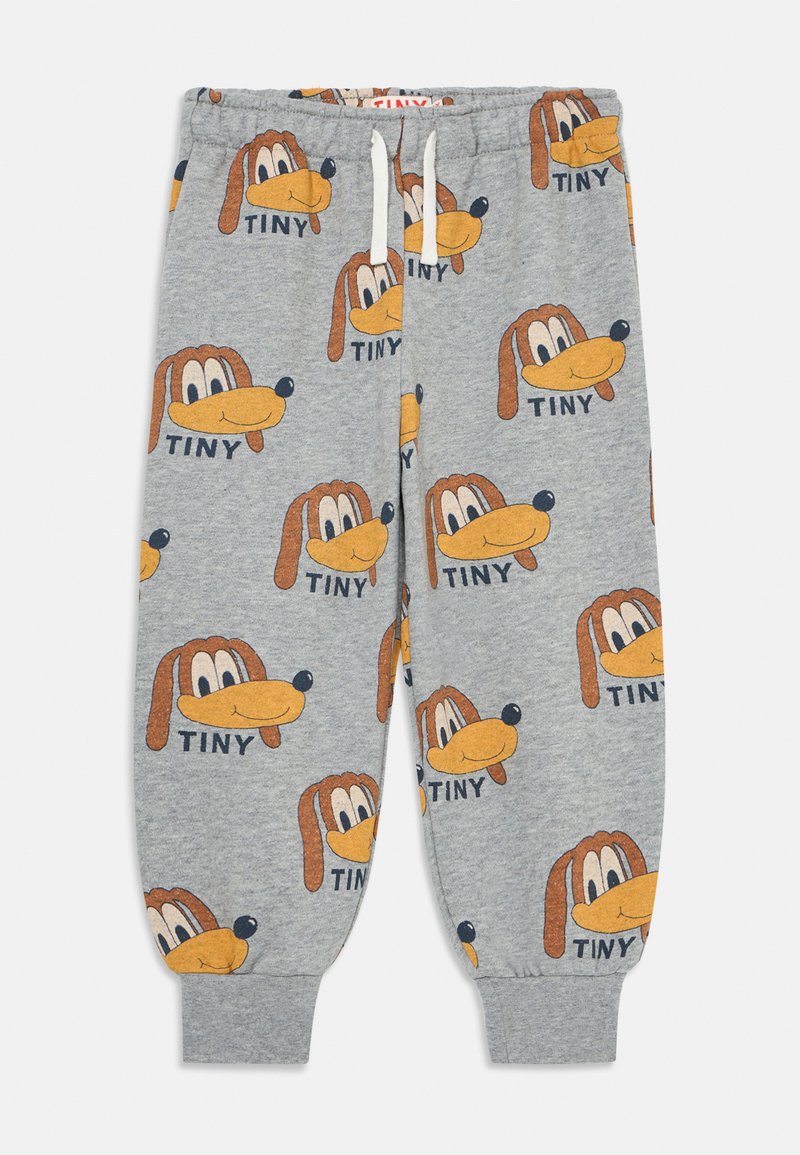 Graue Jogginghose mit einem wiederholten Cartoon-Hundedesign, der braune Ohren und eine gelbe Schnauze hat. Unter dem Gesicht des Hundes befindet sich der schwarze Text "TINY".