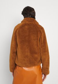 ONLY Tall Overgangsjakke - brown