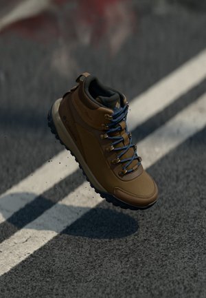 Columbia BURNSIDER WATERPROOF - Hiking shoes - dark brown/dark mountain