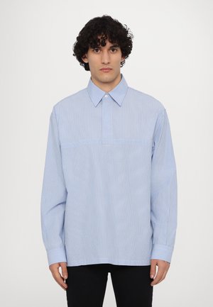 OVERSIZED SHIRT - Button down-skjorte - light blue/white