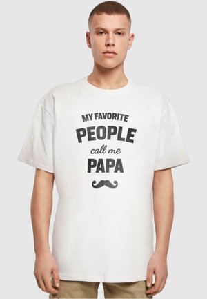 FATHERS DAY-MY FAVORITE PEOPLE CALL ME PAPA  - T-shirt med print - white