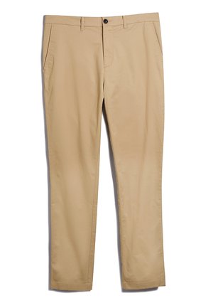 Beige katoenen chinos met een recht model, voorzien van zijzakken, een sluiting met een knoop aan de voorkant en een gladde, geweven textuur.