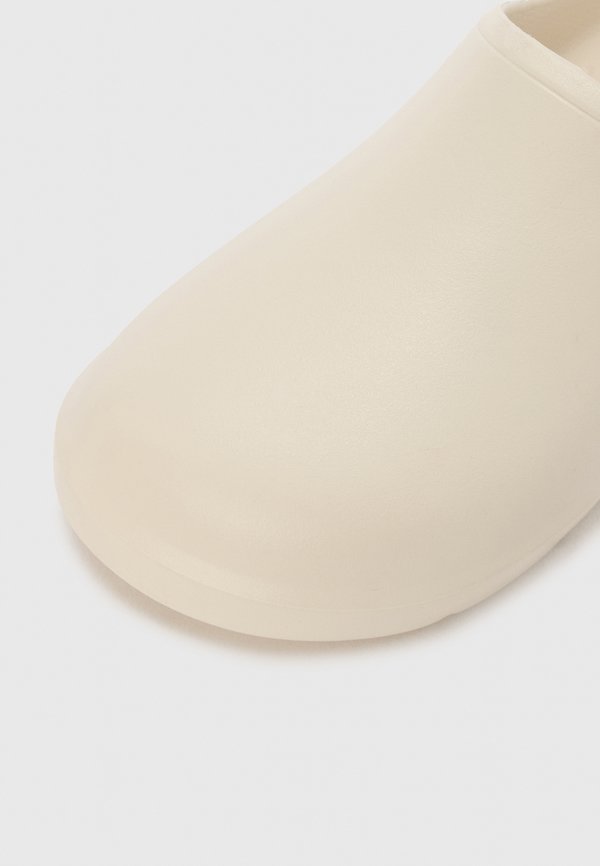 JFWTRAVIS - Slippers - moonbeam4