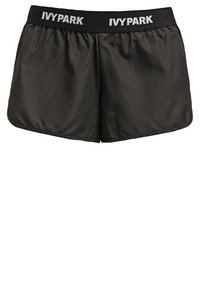 Musta urheilushortsit, joissa on kiiltävä ja sileä pinta, joustava vyötärönauha, jossa valkoisella teksti "IVYPARK", ja väljälahkeinen istuvuus.