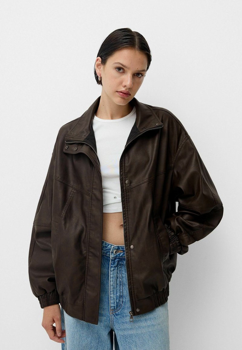 Bershka OVERSIZE  - Veste en similicuir - dark brown