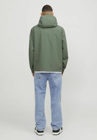 Jack & Jones GEPOLSTERTE - Light jacket - laurel wreath